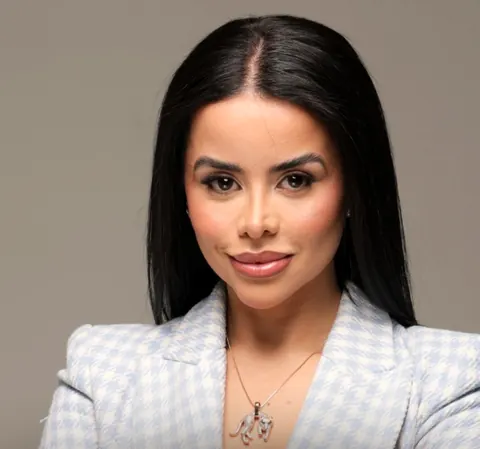Dra. Ramila Silva de blazer, sorrindo